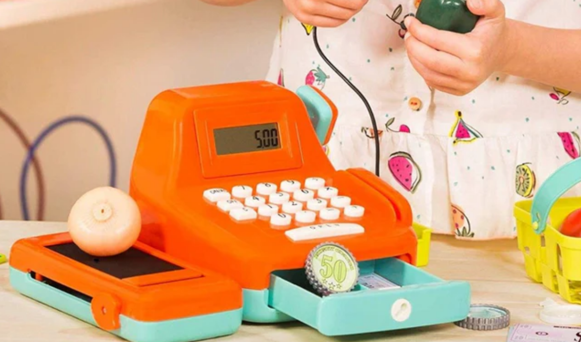 do-choi-may-ban-hang-battat-be-nhap-vai-thu-ngan-vui