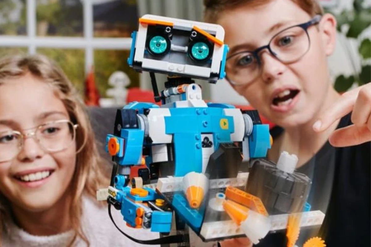 khoa-hoc-robotics-cho-tre-nuoi-duong-tu-duy-cong-nghe